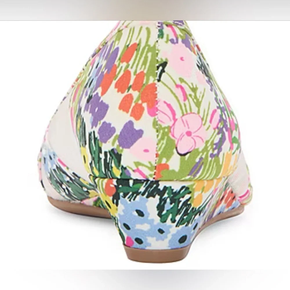 Womens Round Slip-On Shoes.